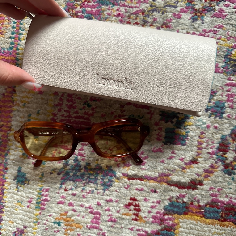 lexxola jordy sunnies in yellow tortoise